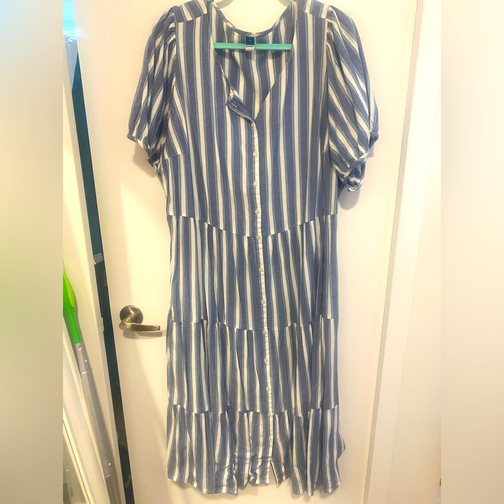Beautiful Old Navy 2X striped midi dress, puffed sleeves/ flared skirt,button-up